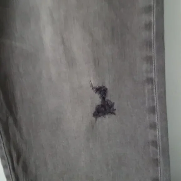 Anthropologie Pilcro The Borrowed Boyfriend Jeans Sz 32 Gray Distressed NWOT - Picture 9 of 14